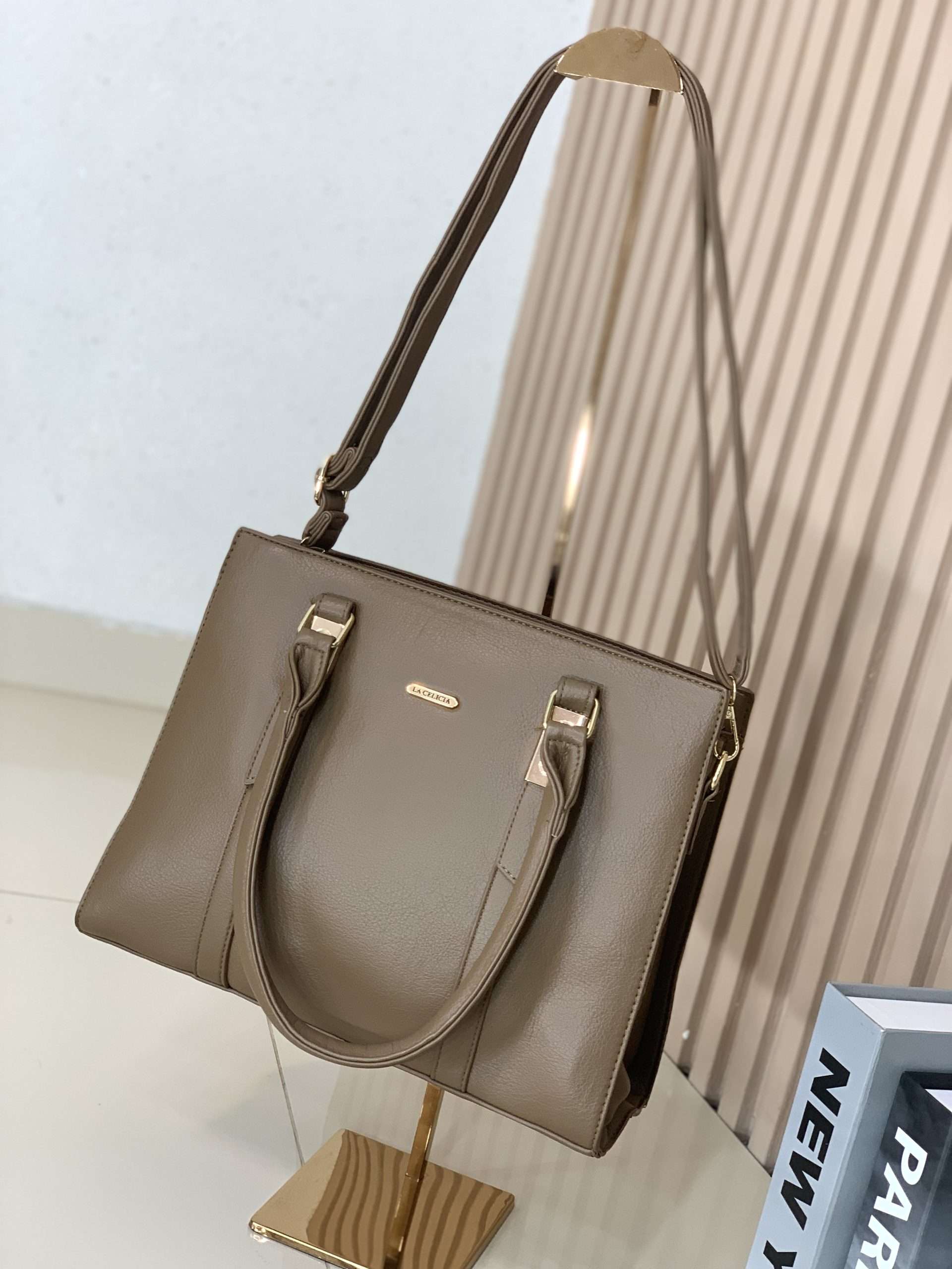 0F0C7BE4-2E67-4E9D-86FB-49E27D84F928