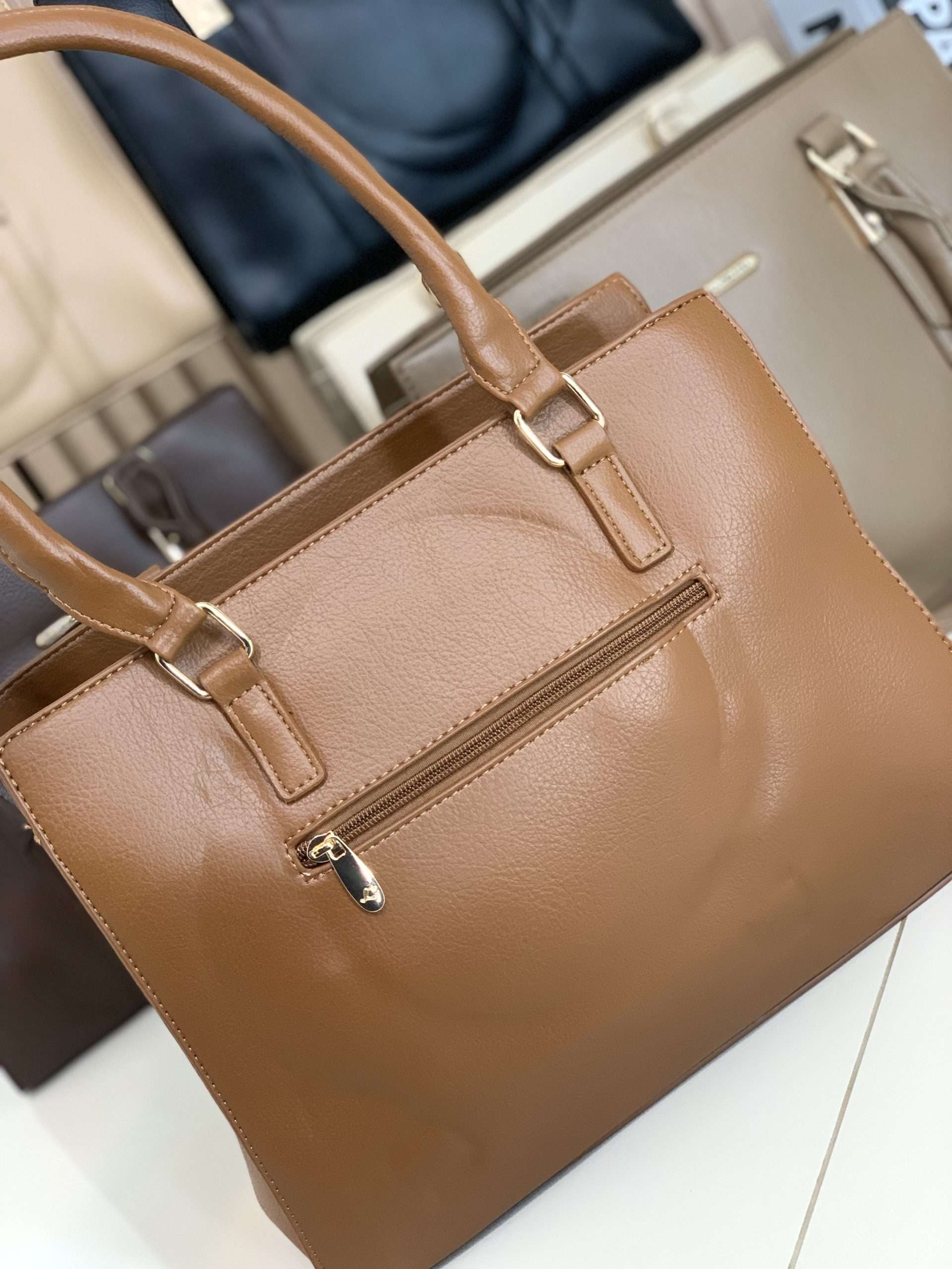 26A2A325-C690-444B-B714-1F6F07164D74