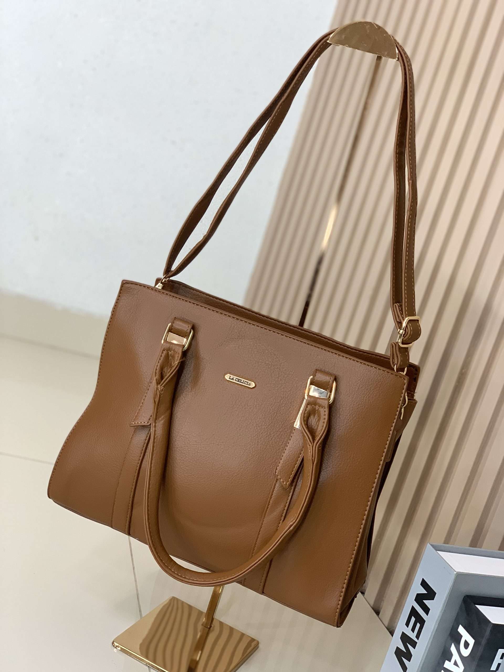 A8B114A4-15F0-49F0-A8B6-9EF85D8171A2