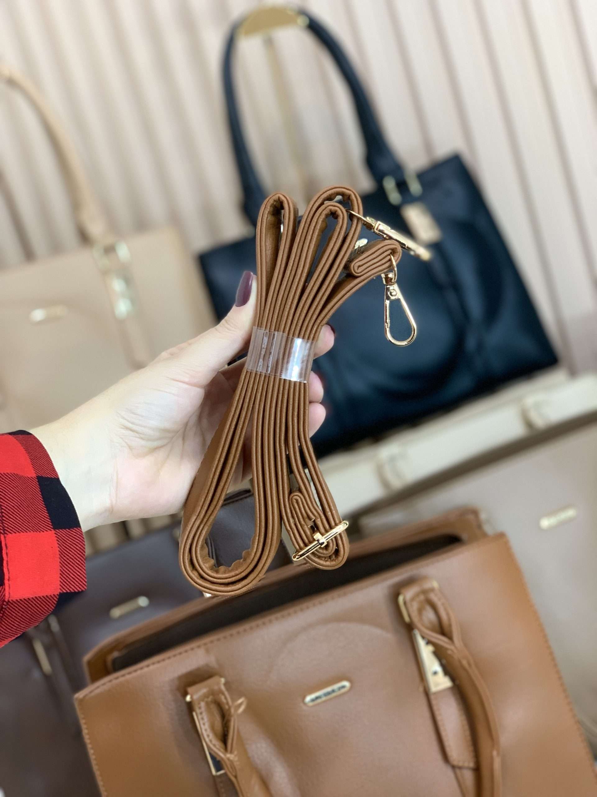 DA9FA41F-1693-46C7-BF3D-E395FAE714E7