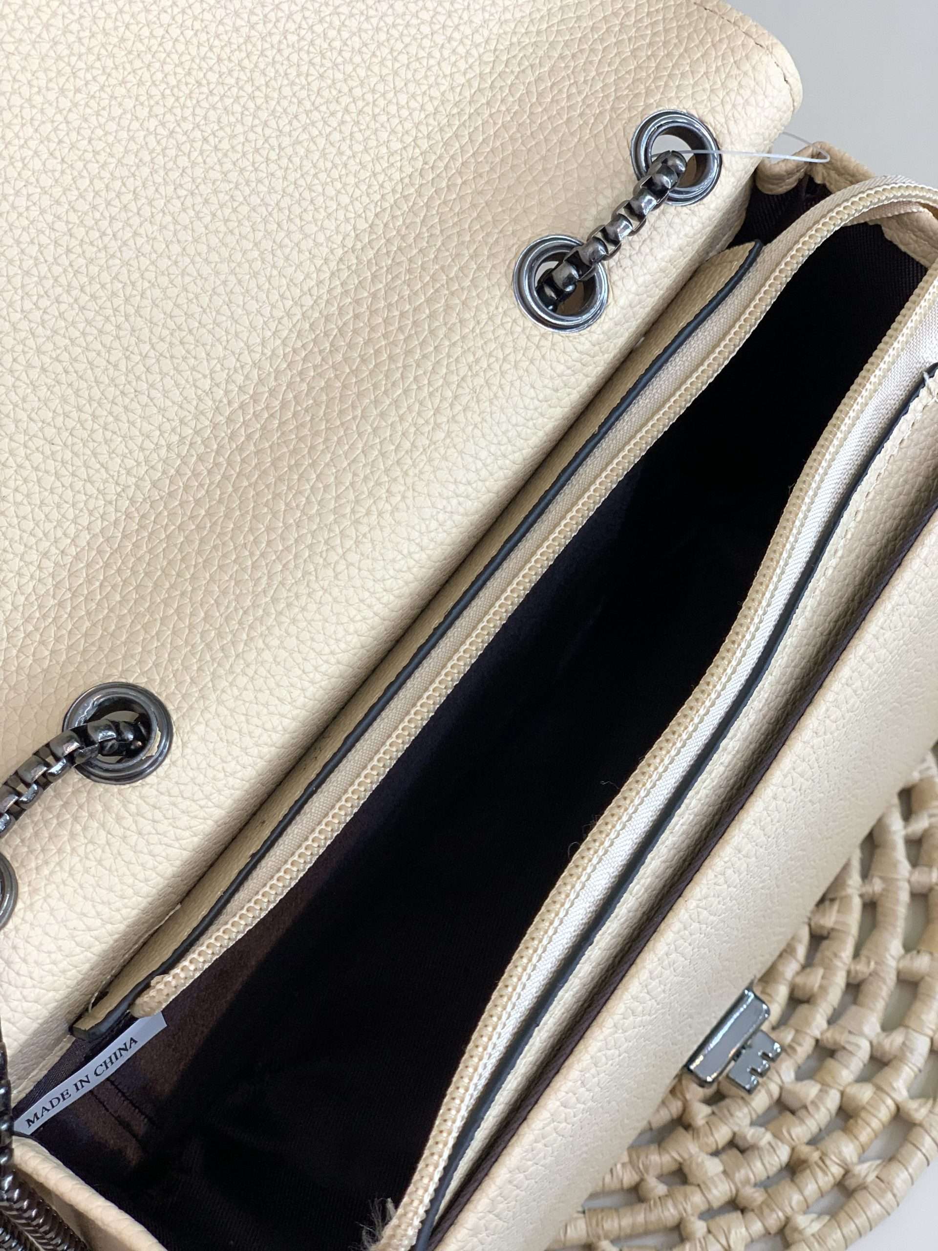 7225F511-BF48-44BC-9999-44BECBE93687