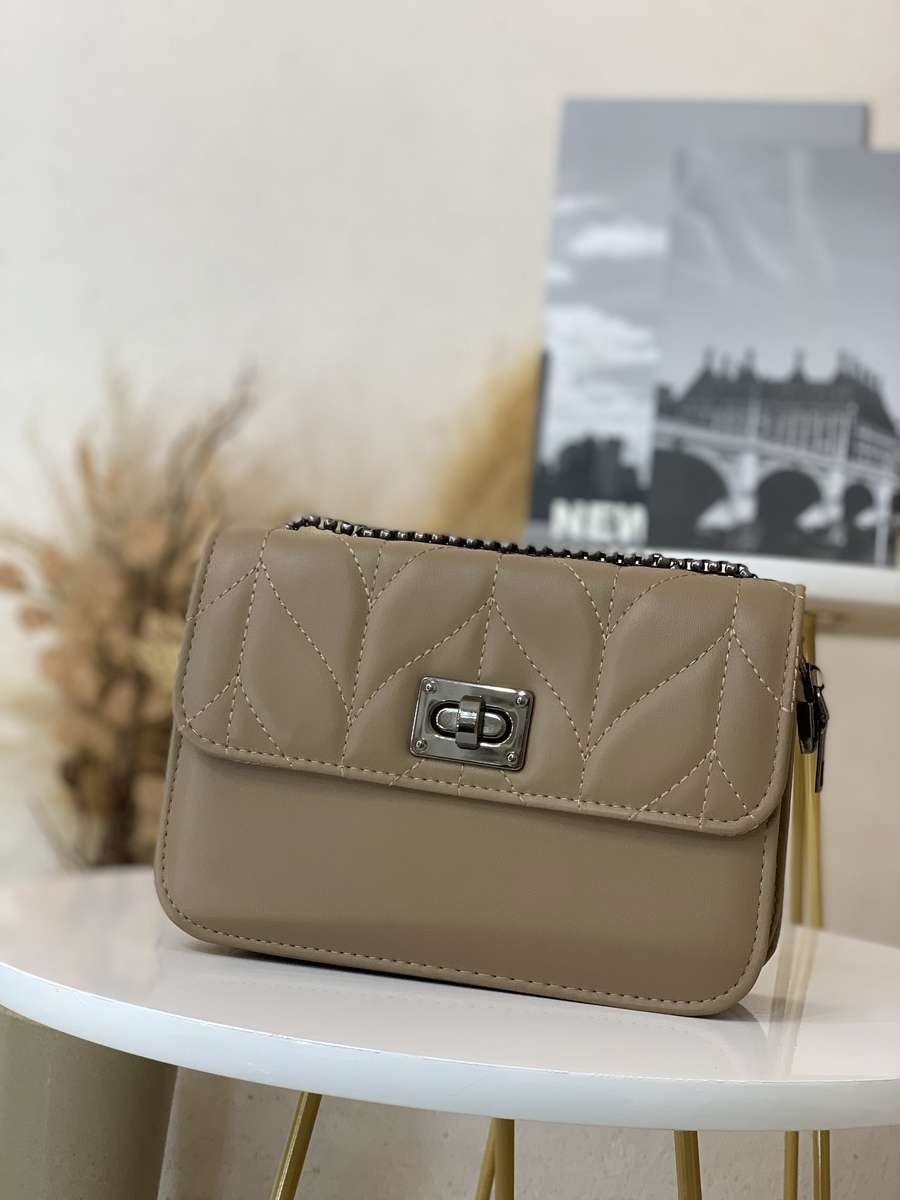 A1C3FE21-79F9-4C62-8E75-4D79D0E7C792