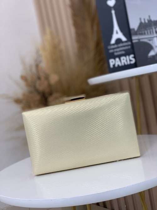 EF8CCCB9-6766-41DB-83A7-62E5BB9D72F1