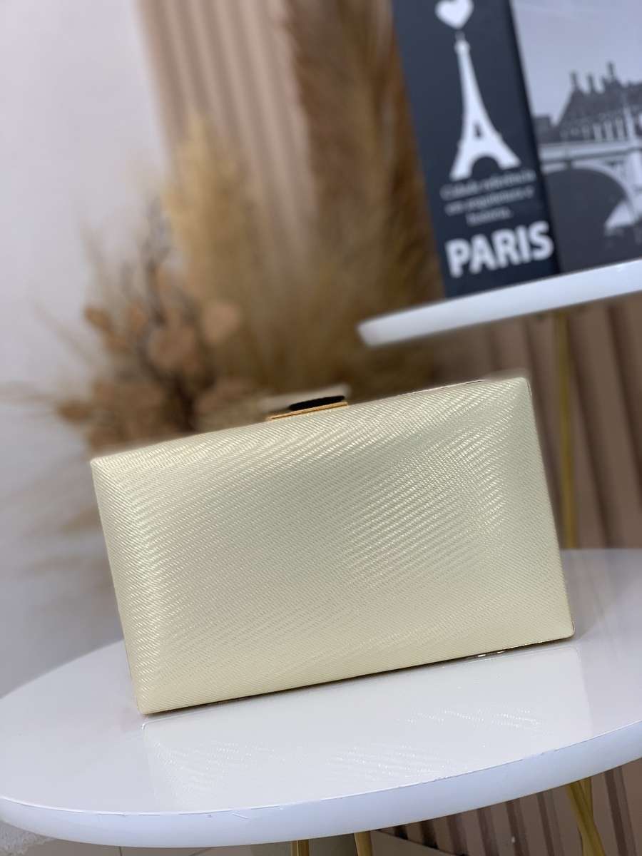 EF8CCCB9-6766-41DB-83A7-62E5BB9D72F1