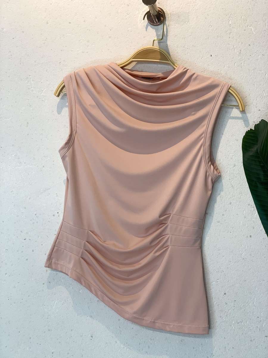 64718239-4D3C-400D-BD9E-E0564F0FBF5E